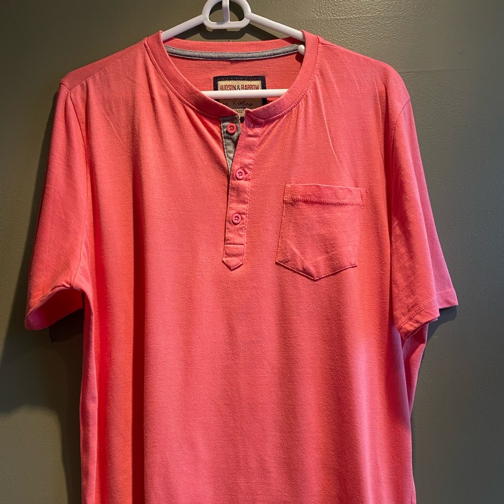 Men’s short sleeve tee shirt with 1/4 button up by Hudson & Barrow NYC. Size XL.
